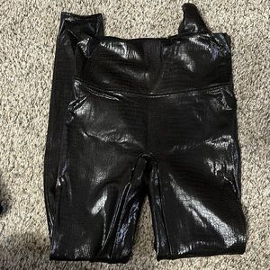 Spans Faux Leather Leggings!